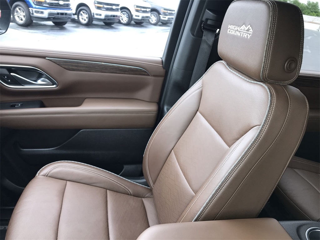 2023 Chevrolet Suburban High Country photo 24