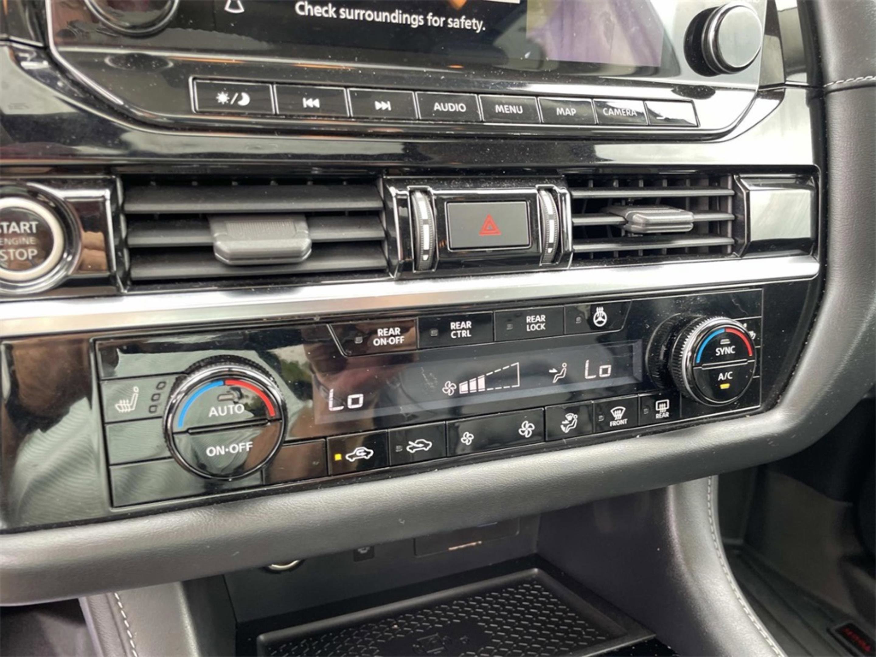 2022 Nissan Pathfinder SL photo 19