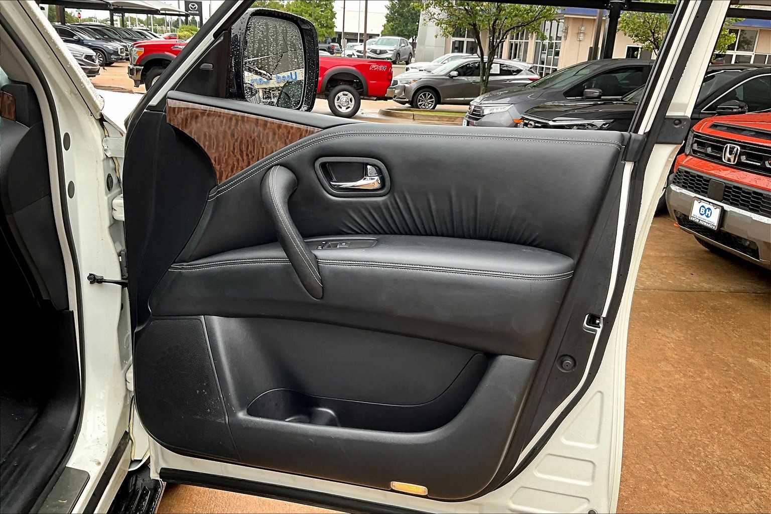 2017 Nissan Armada Platinum photo 21