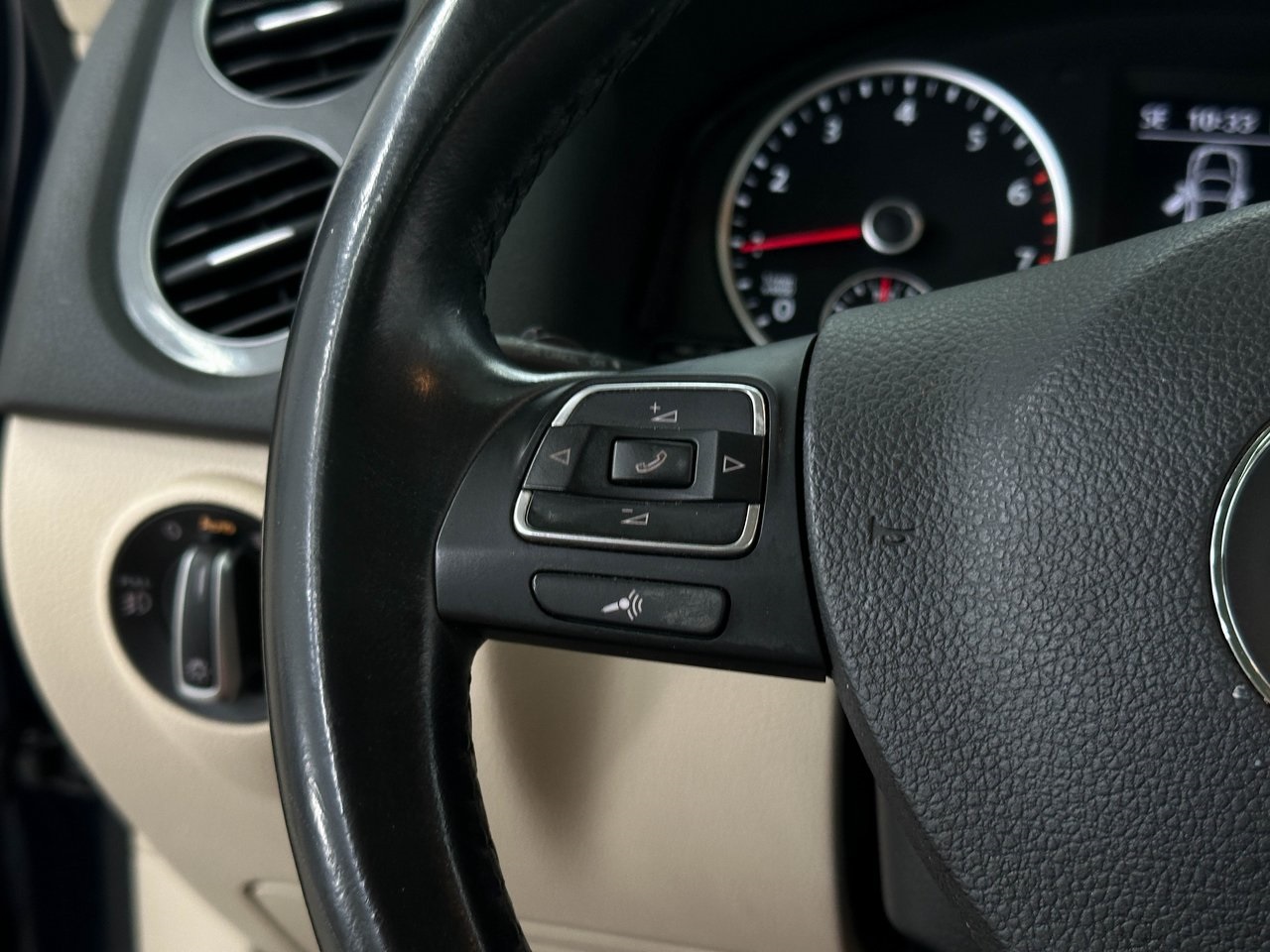 2016 Volkswagen Tiguan S photo 24