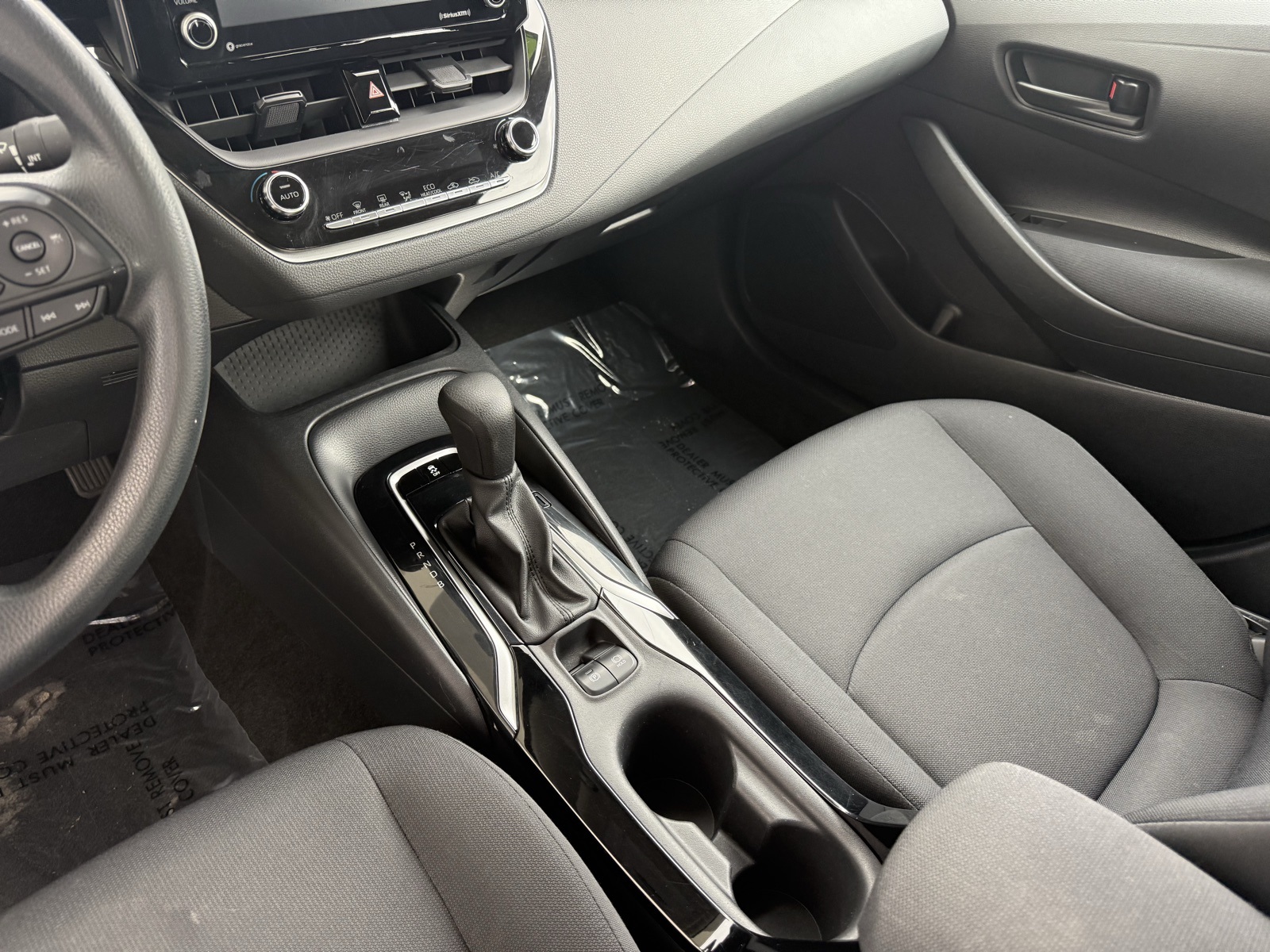 2022 Toyota Corolla LE photo 9