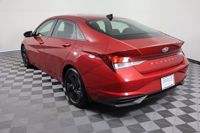 2023 Hyundai Elantra SEL photo 6