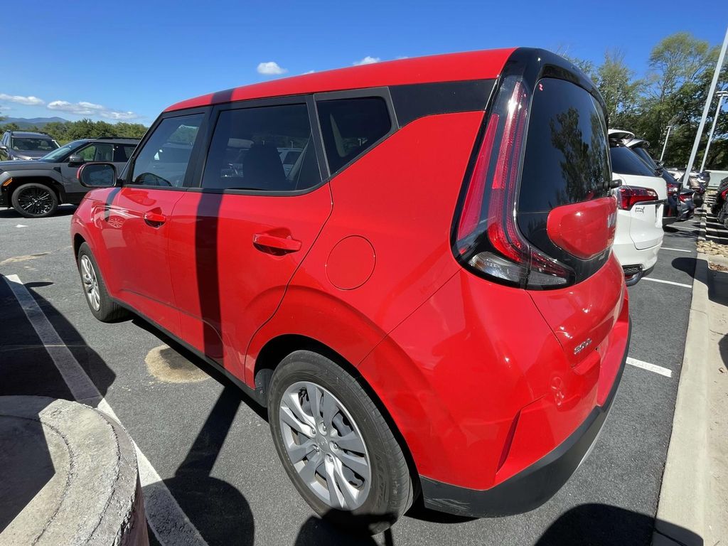 2023 Kia Soul LX photo 2