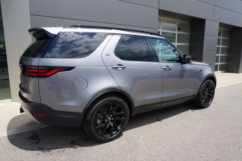 2025 Land Rover Discovery S photo 4