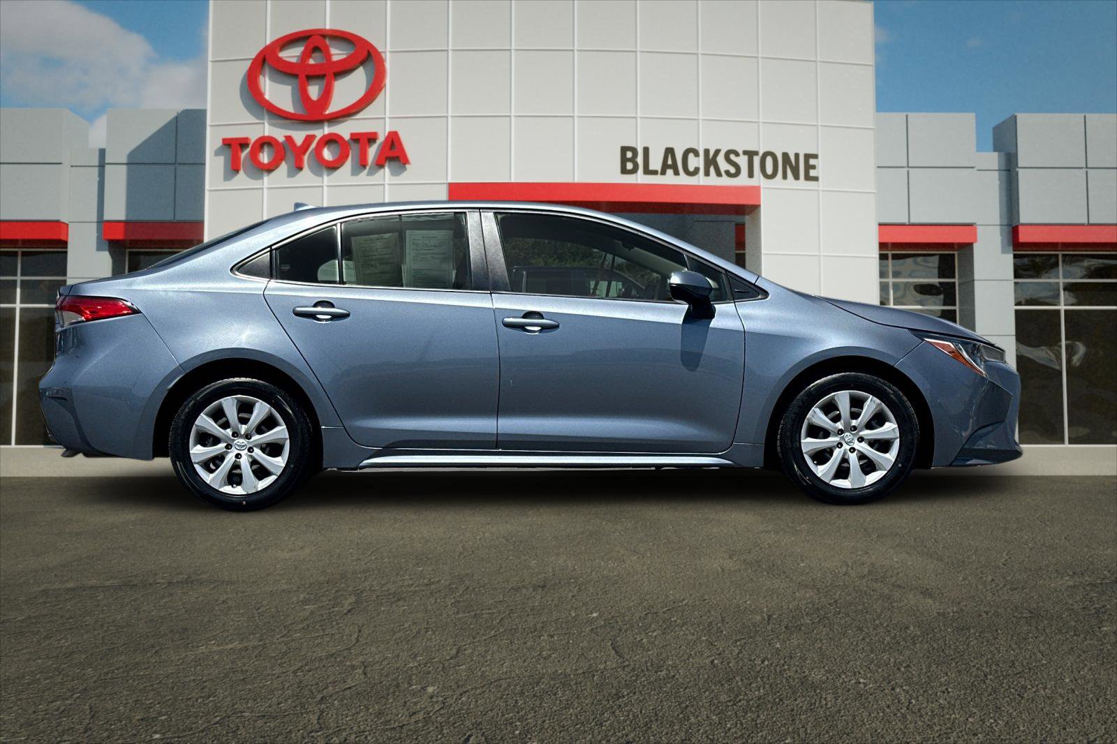 Used 2022 Toyota Corolla LE with VIN JTDEPMAE5NJ224482 for sale in Kansas City