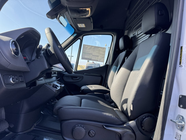 2026 Mercedes Benz Sprinter 2500 photo 2