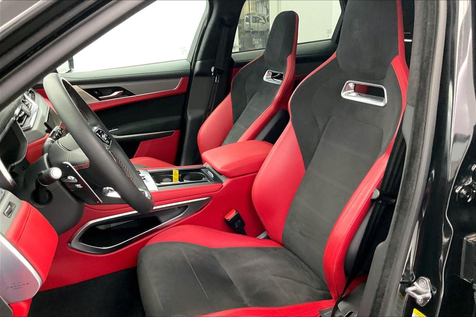 2023 Jaguar F-PACE SVR photo 12