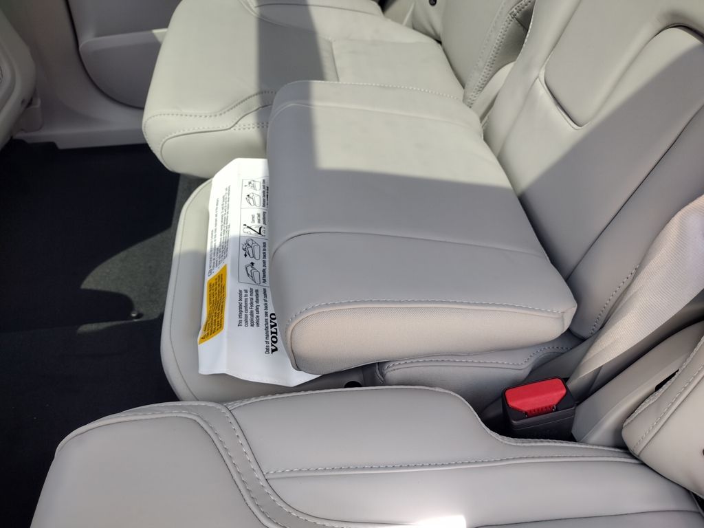 2026 VOLVO XC90 - Image 24