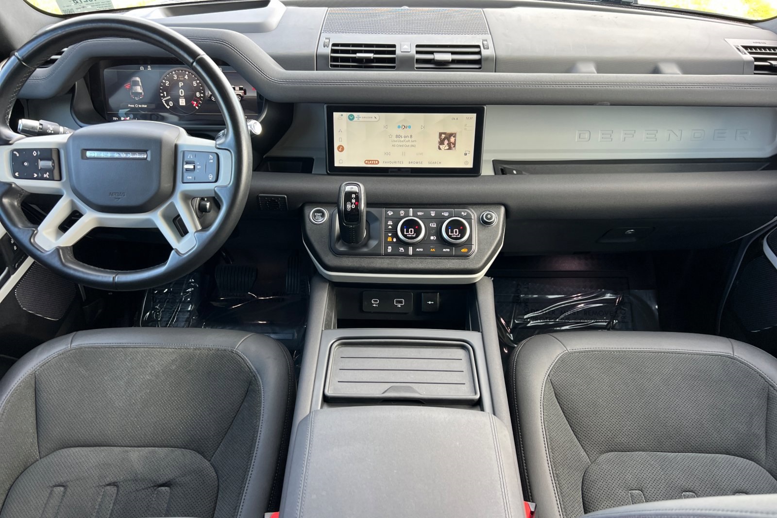 2021 Land Rover Defender 110 SE photo 3