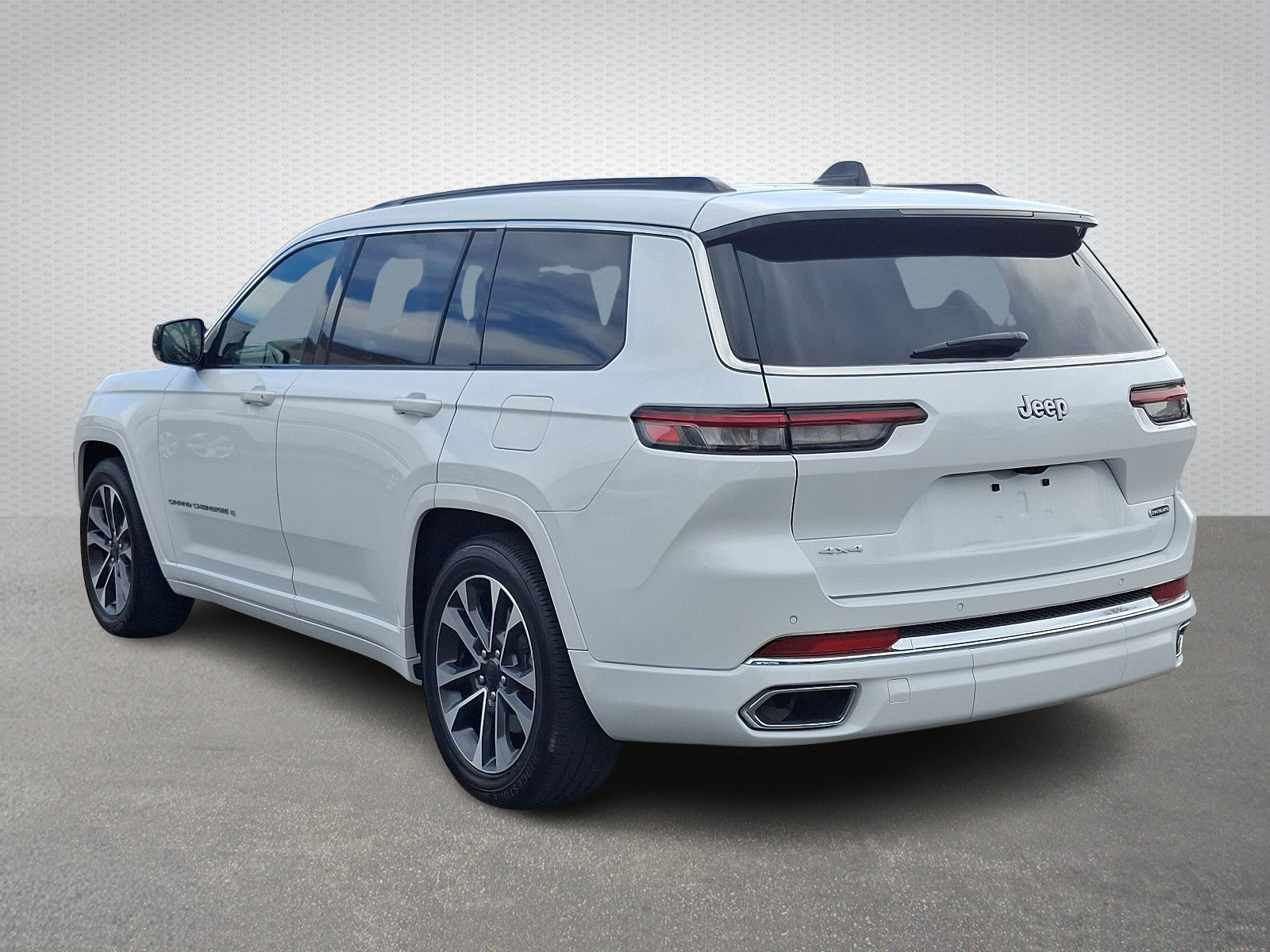 2024 Jeep Grand Cherokee Overland photo 4