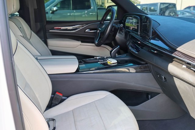Used 2021 White Cadillac Sport image 21