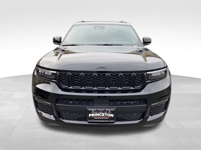 2025 Jeep Grand Cherokee Limited photo 2