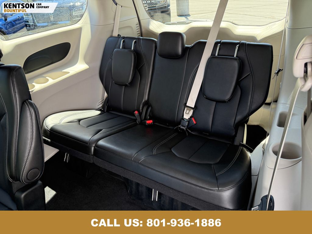 2024 Chrysler Pacifica Touring L photo 31