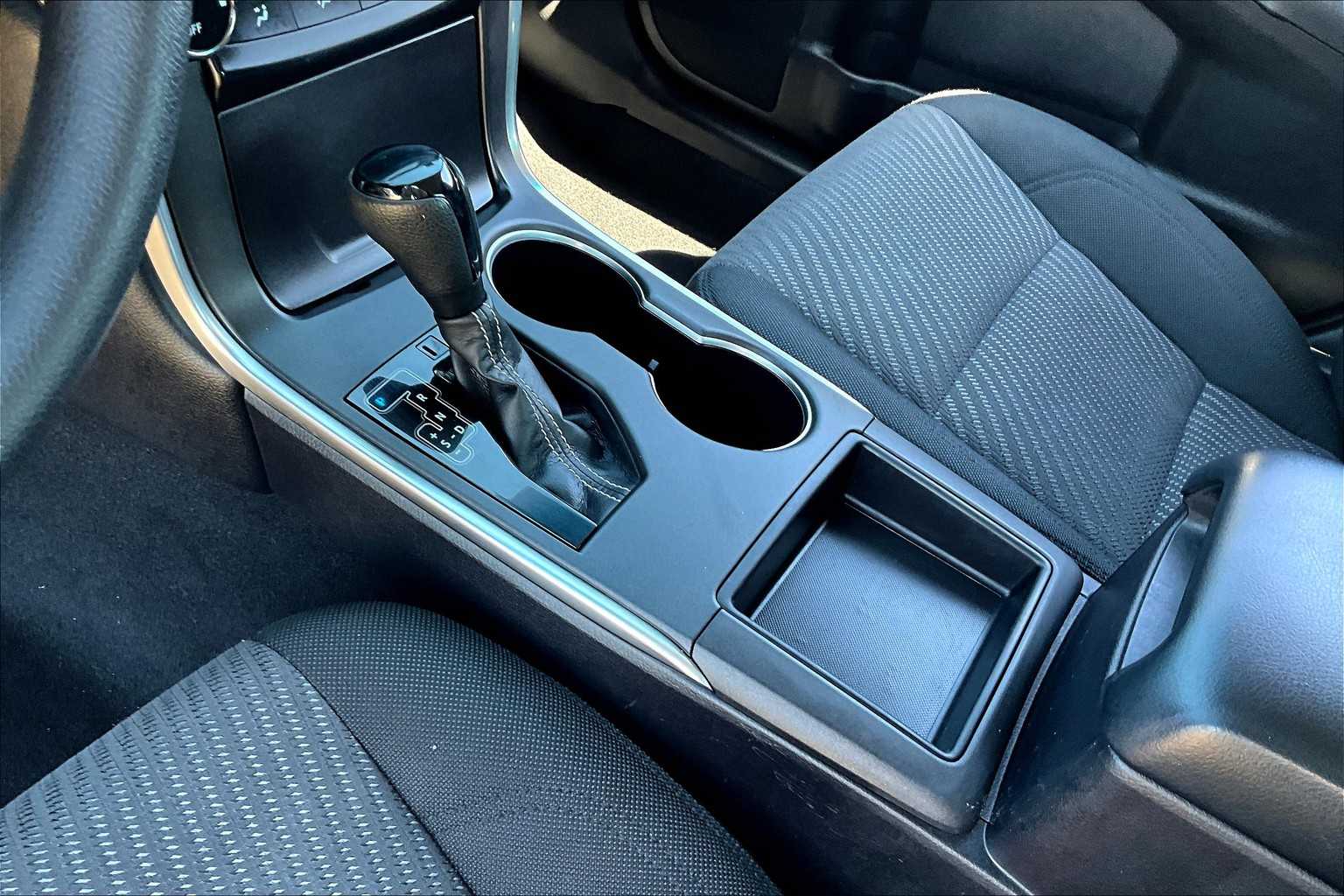 2017 Toyota Camry LE photo 14