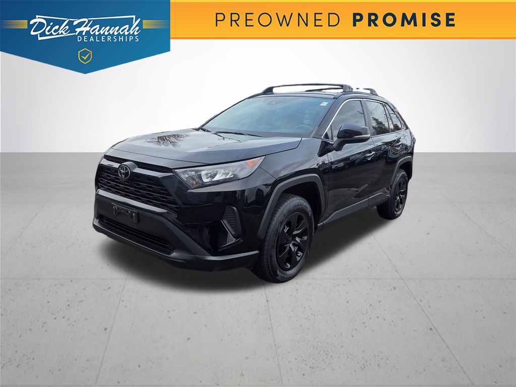 2021 Toyota RAV4 LE's photo