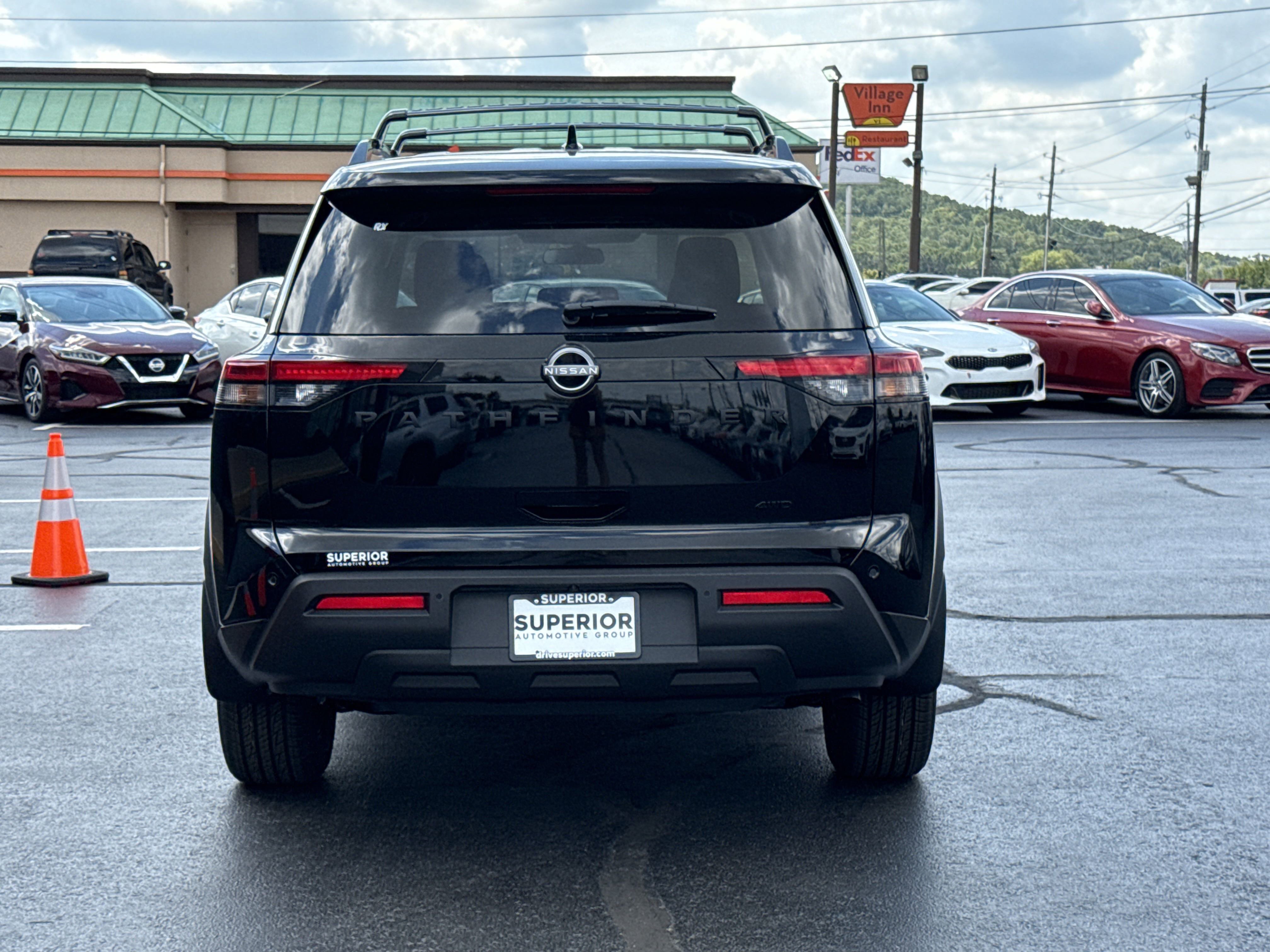 2025 Nissan Pathfinder SV photo 3