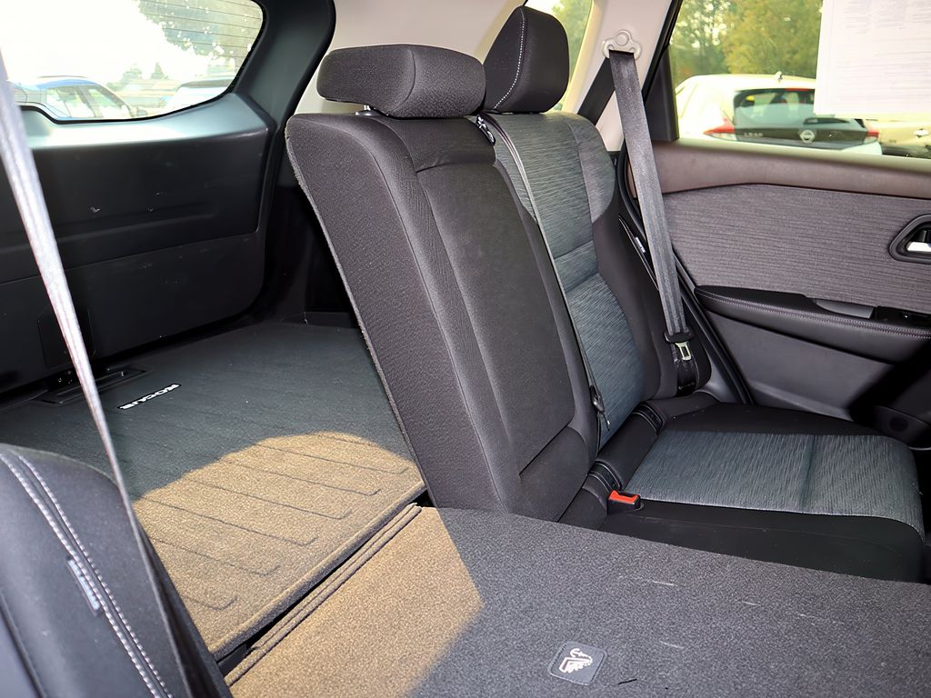 2023 Nissan Rogue SV photo 25
