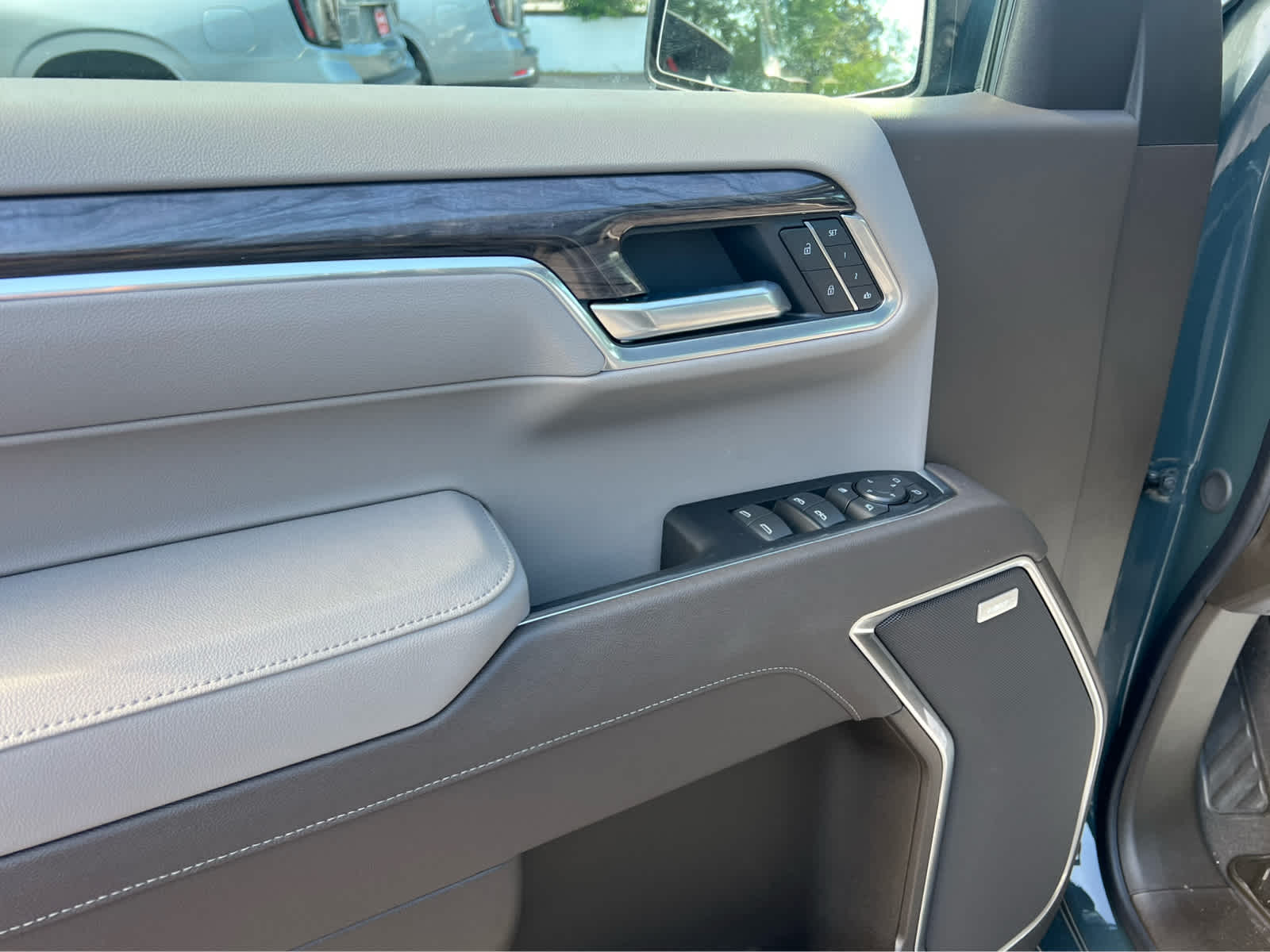 2025 Chevrolet Silverado 1500 LTZ photo 8