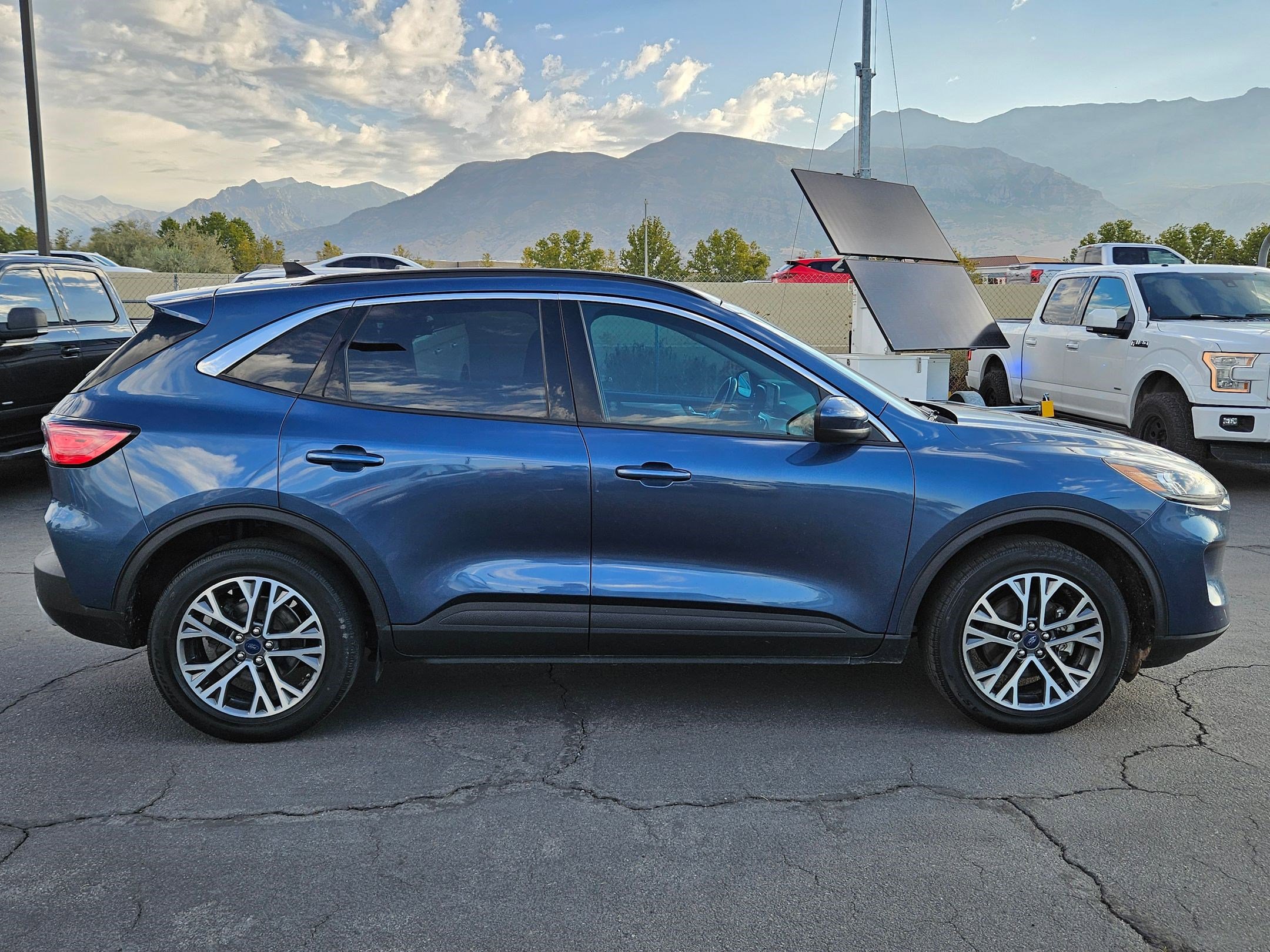 2020 Ford Escape SEL photo 2