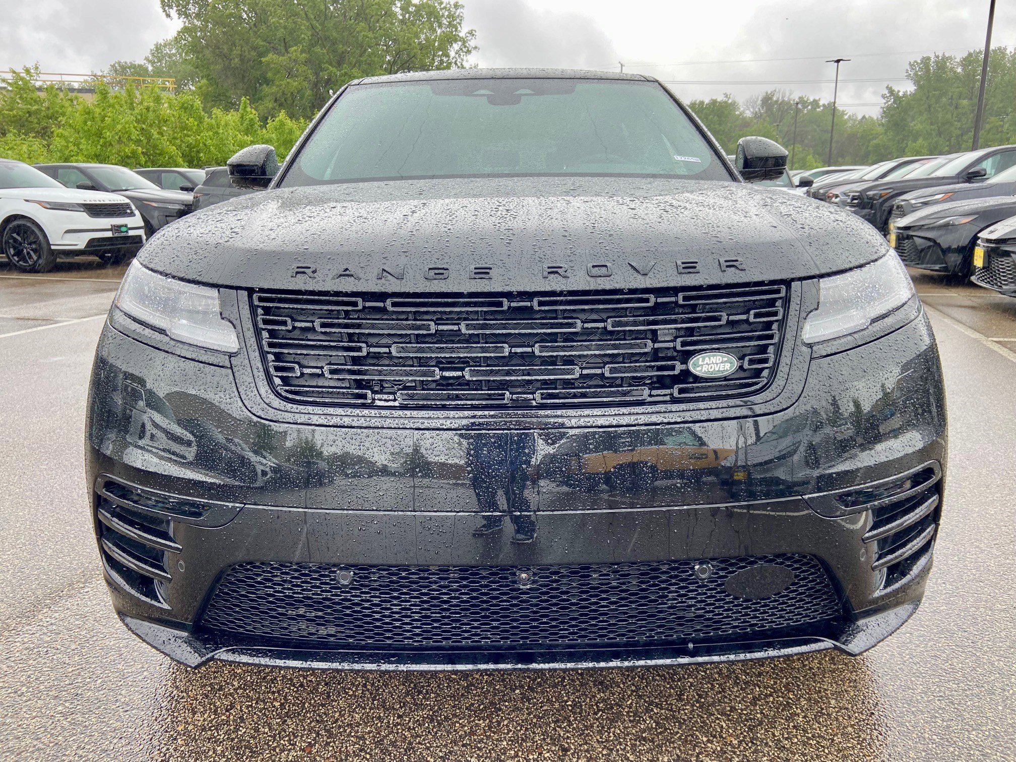 2026 Land Rover Range Rover Velar SE photo 6