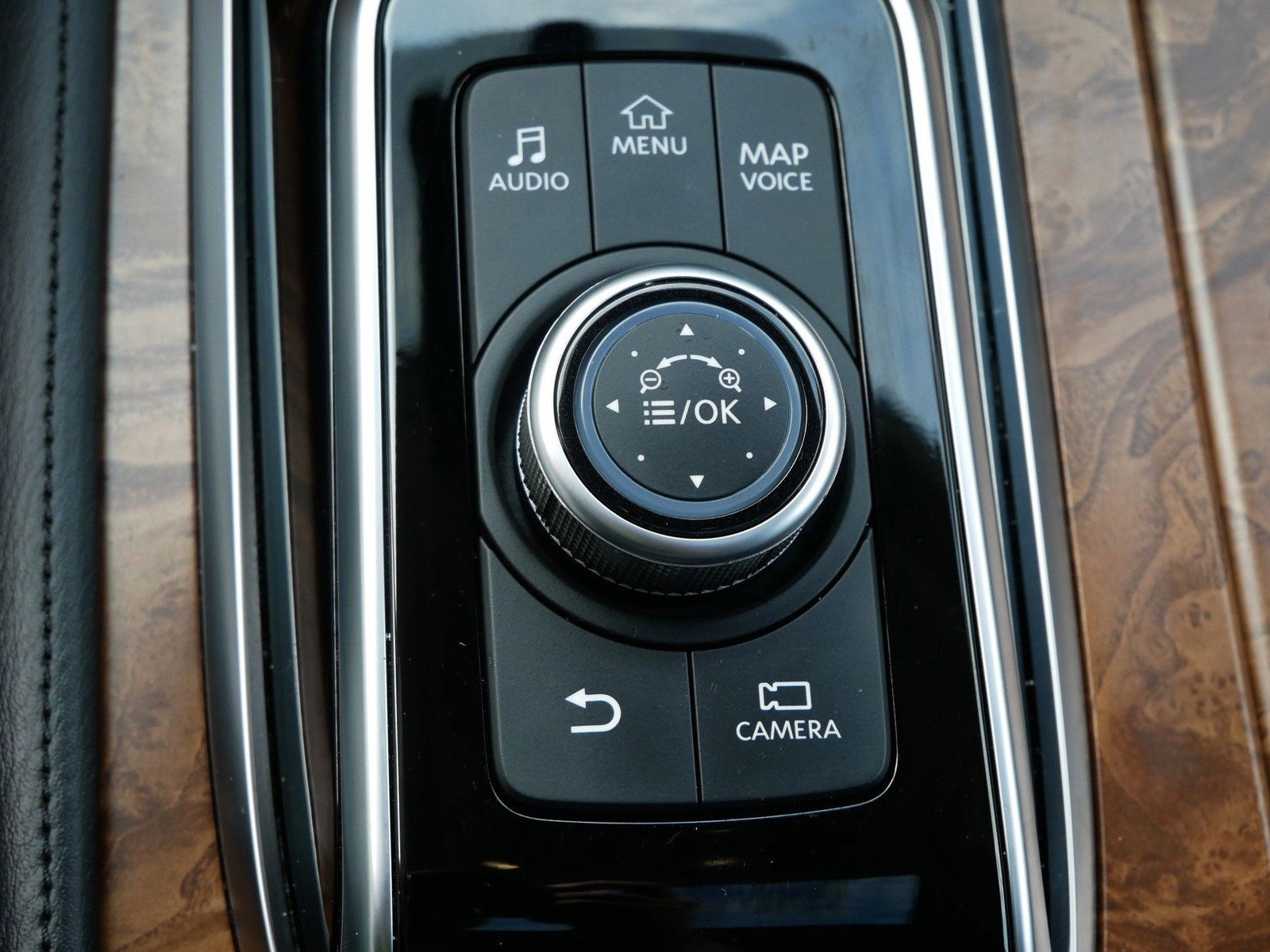 2024 Nissan Armada SL photo 23