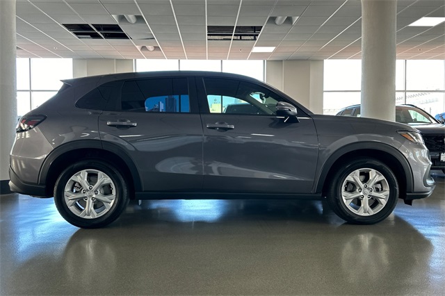 2025 Honda HR-V LX photo 3