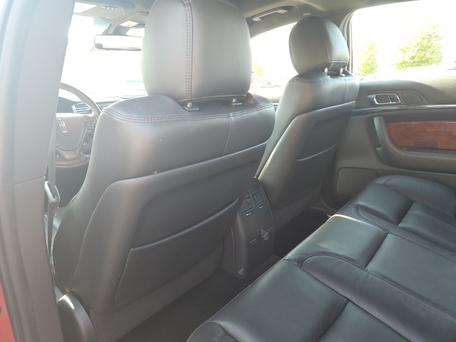 2015 Lincoln MKS EcoBoost photo 19