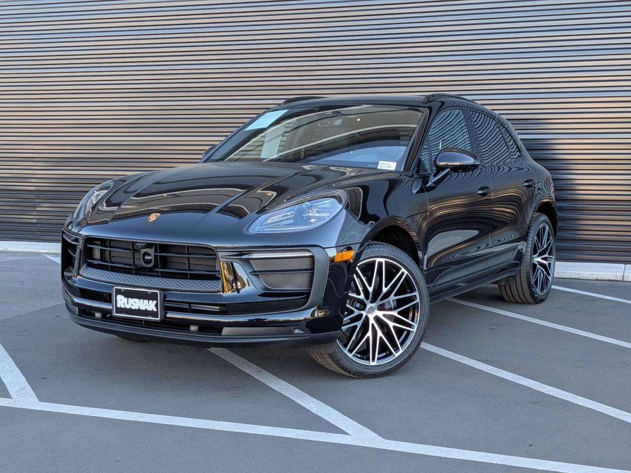 2025 Porsche Macan Base