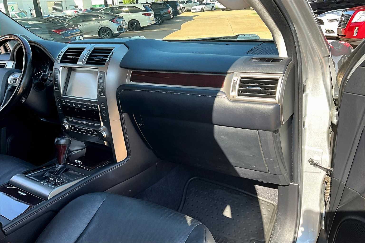 2017 Lexus GX 460 Premium photo 17