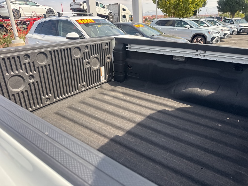 2024 Nissan Frontier SV photo 12