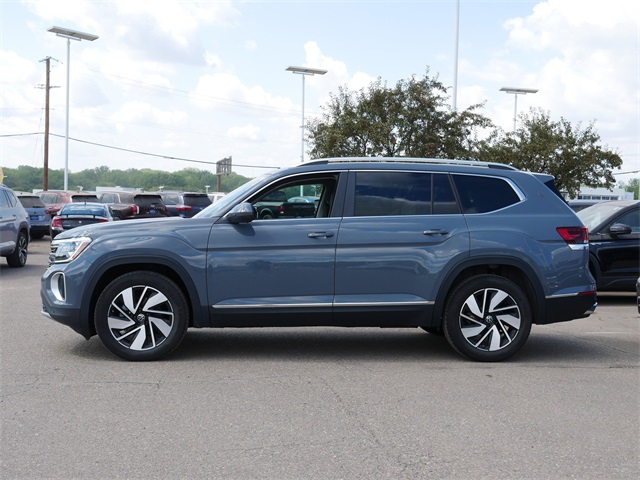 2025 Volkswagen Atlas SEL photo 3
