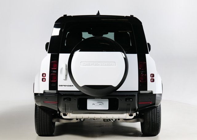 2025 Land Rover Defender 110 X-Dynamic SE photo 5