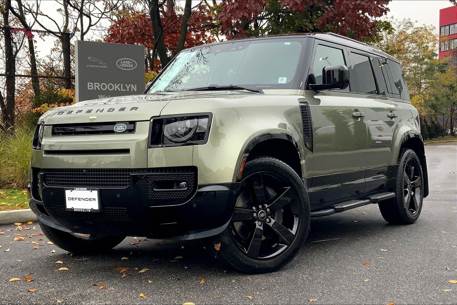 2025 Land Rover Defender X-Dynamic SE's photo