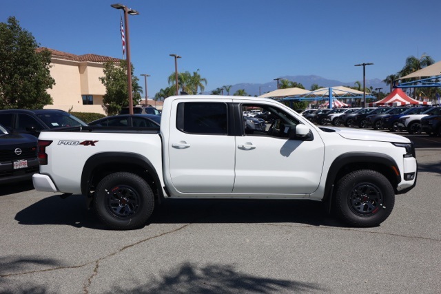 2026 Nissan Frontier Crew Cab PRO-4X photo 3
