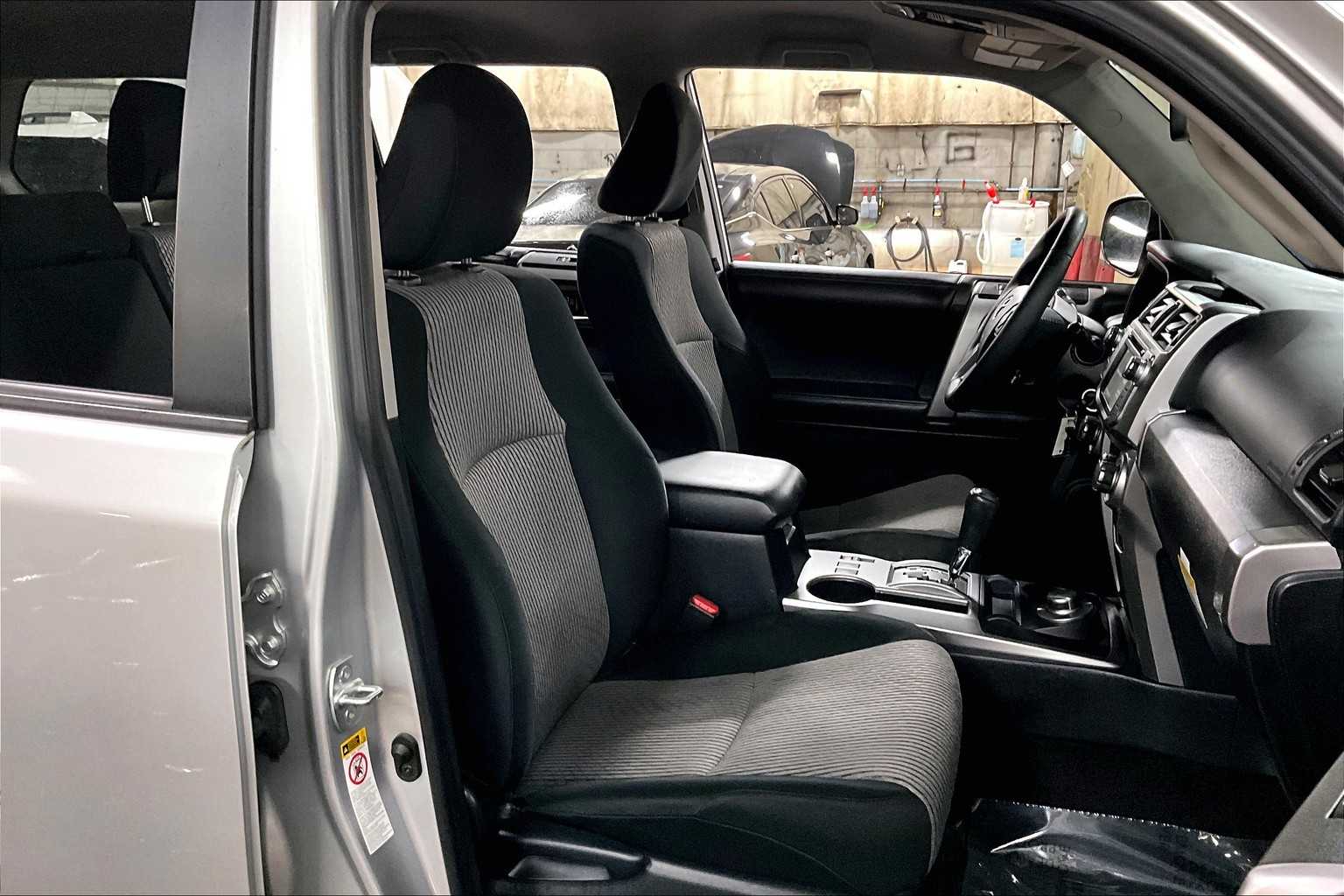 2018 Toyota 4Runner SR5 photo 8