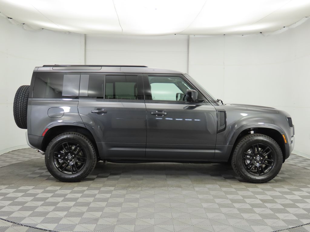 2025 Land Rover Defender 110 S photo 4
