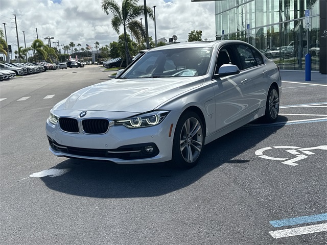 2017 Bmw 330e 3-Series photo 2
