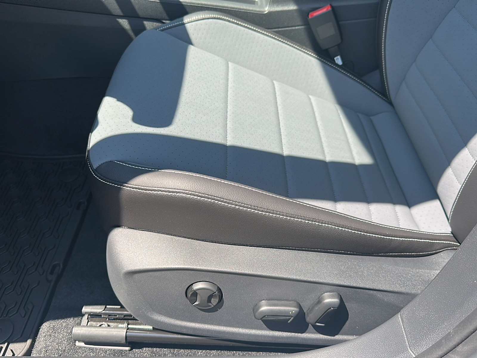 2025 Volkswagen Jetta 1.5T SE photo 6