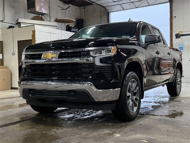 2025 Chevrolet Silverado 1500 LT photo 9