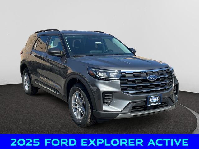 2025 Ford Explorer photo 2