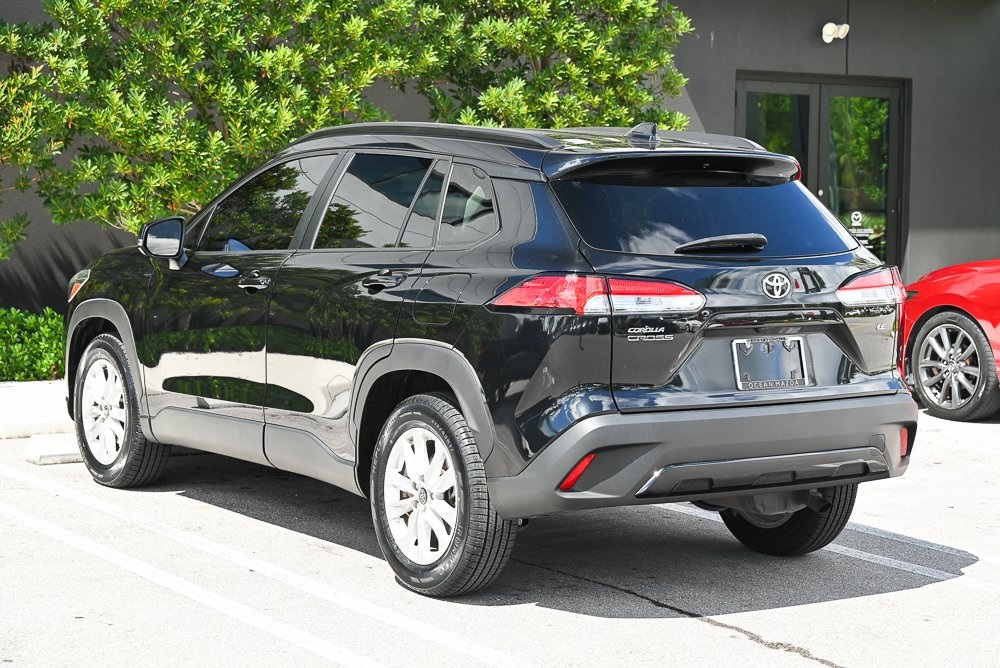 2022 Toyota Corolla Cross LE photo 4