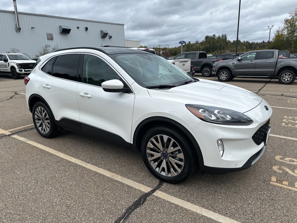 2022 Ford Escape Titanium photo 3