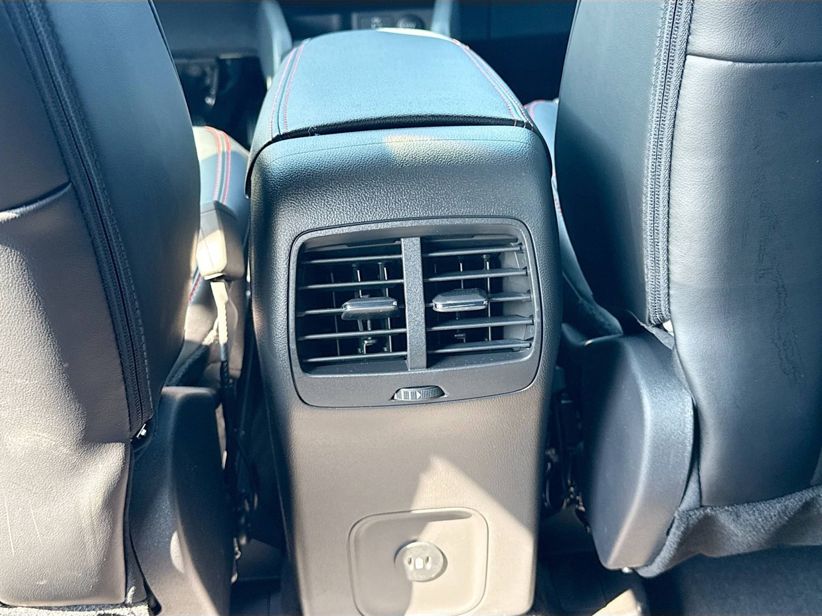 2026 Ford Escape ST-Line photo 24