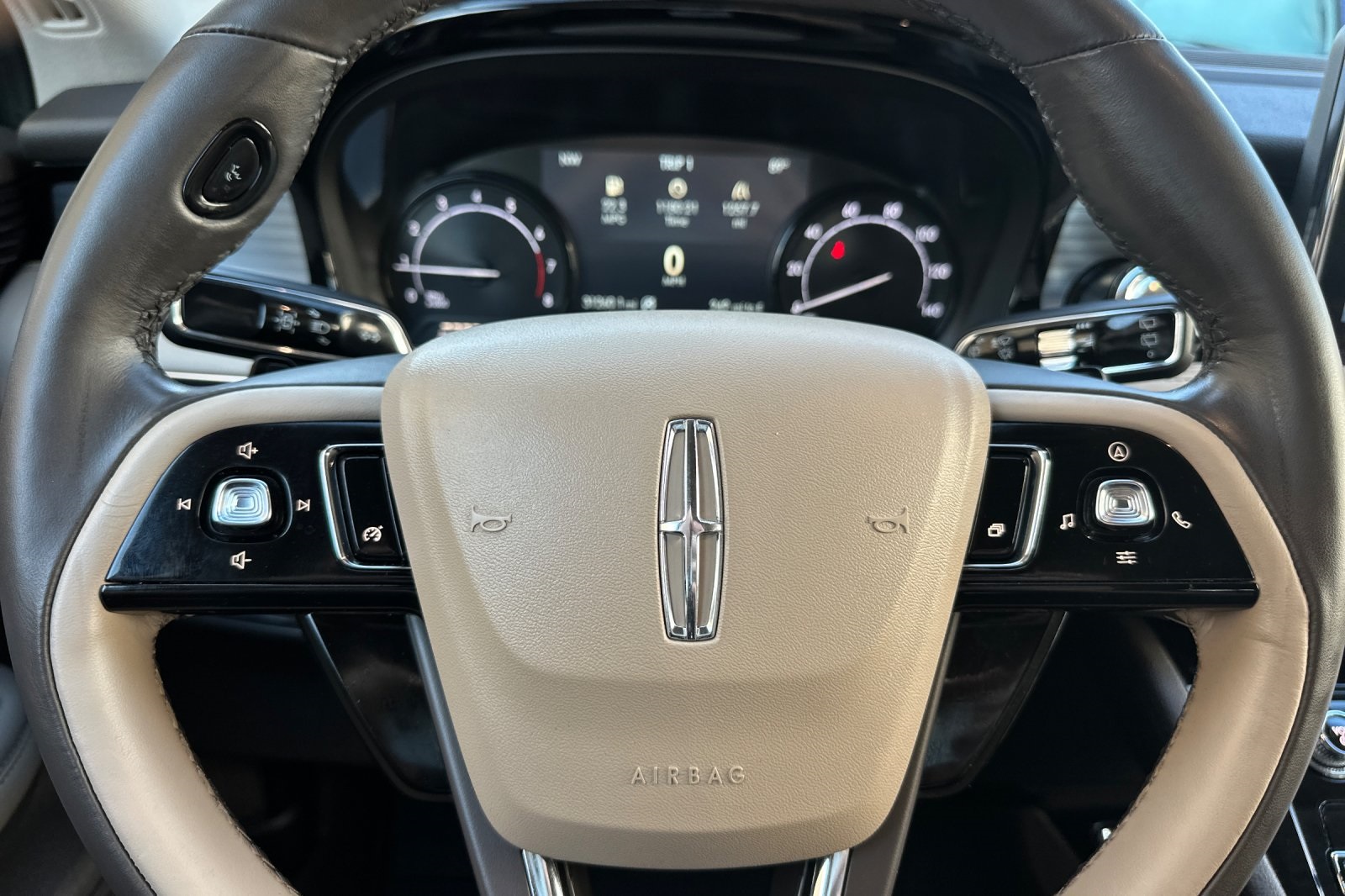 2022 Lincoln Corsair Standard photo 22