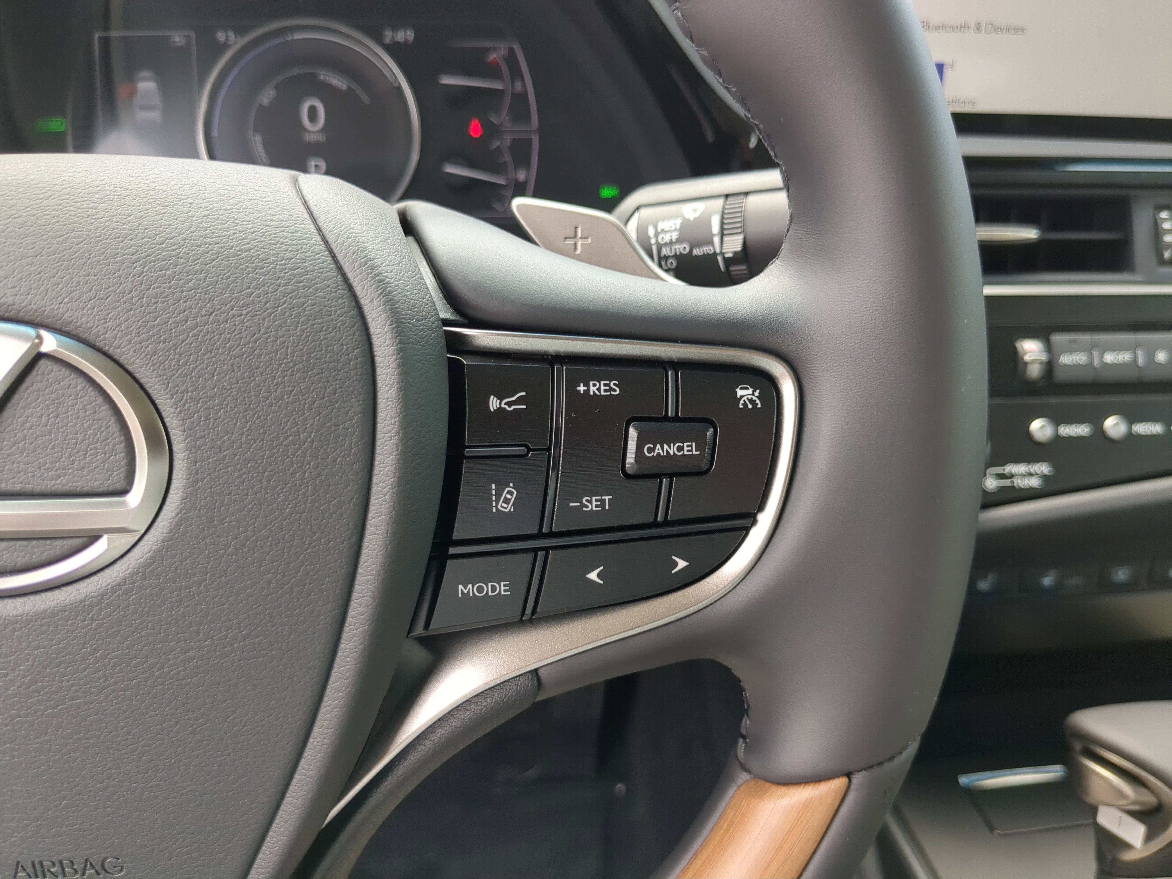 2025 Lexus ES 300h Luxury photo 20