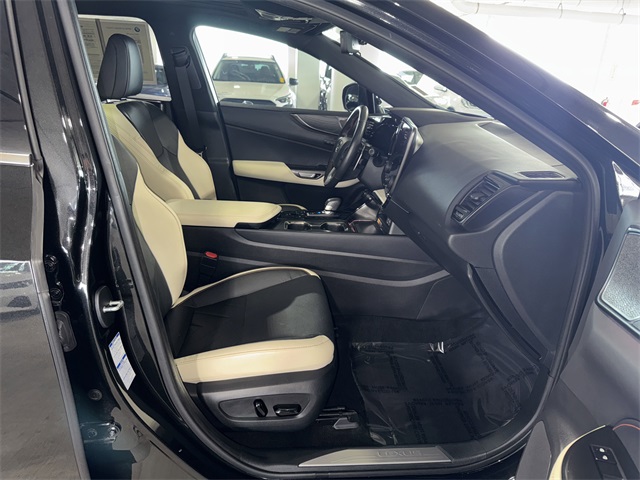 2023 Lexus NX 350h Luxury photo 9