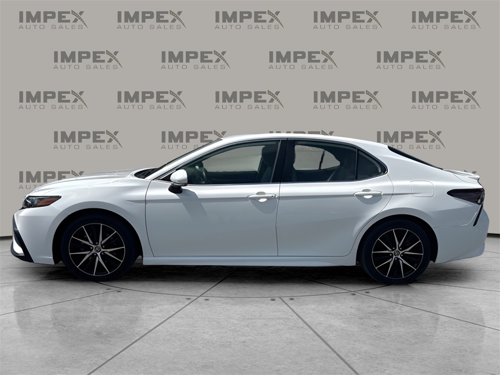 2022 Toyota Camry SE photo 2