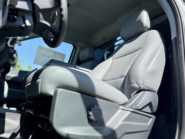 2025 Ford F-550 XL photo 11