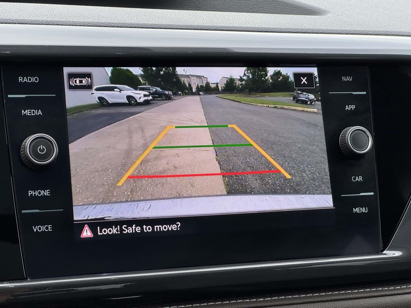 2022 Volkswagen Taos SEL photo 4
