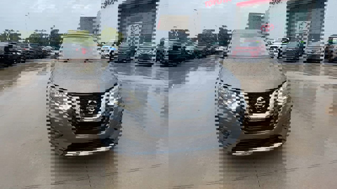 2017 Nissan Rogue S photo 2